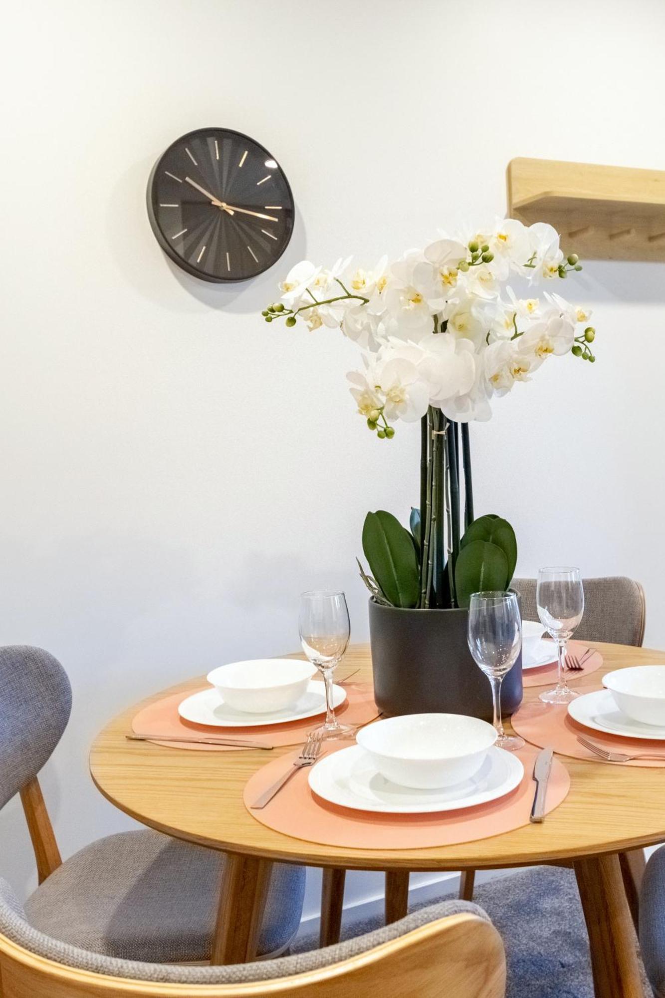 Urban Elegance - 2 Bed, 2 Bath In The Cbd Apartment ไครสต์เชิร์ช ภายนอก รูปภาพ